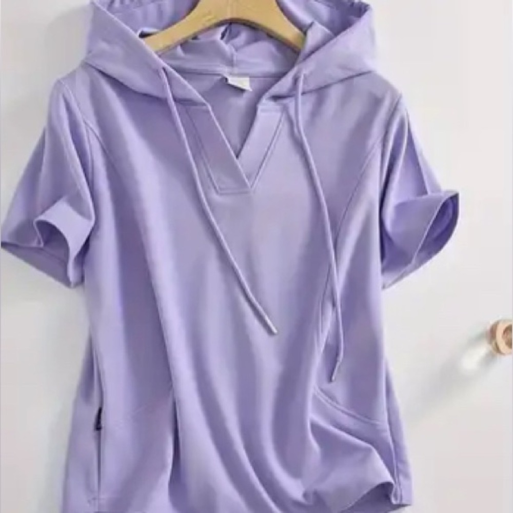 NWOT. Chic Summer Women’s Hooded 
T-shirt